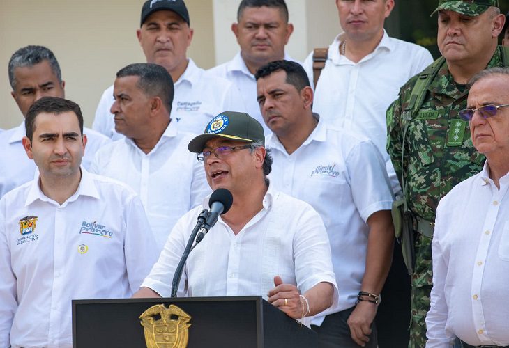 Petro suspende órdenes de captura y extradición a negociadores del ELN