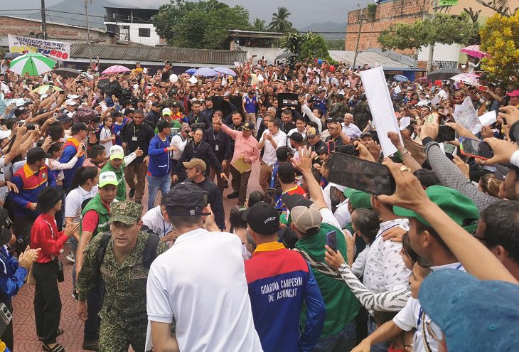 Petro fue recibido por una multitud de ciudadanos en El Tarra