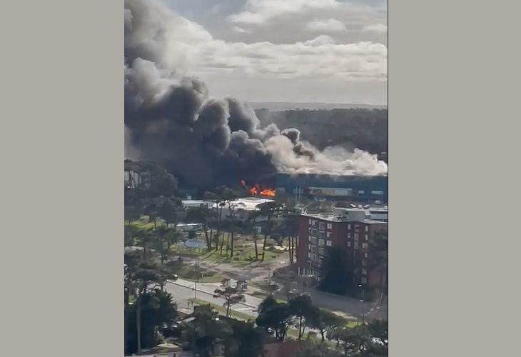 Incendio en Punta Shopping de Punta del Este provoca colapso del techo