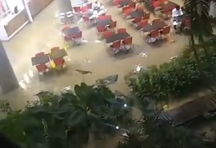 Centro comercial Florida sufrió inundaciones durante aguacero del lunes en Medellín