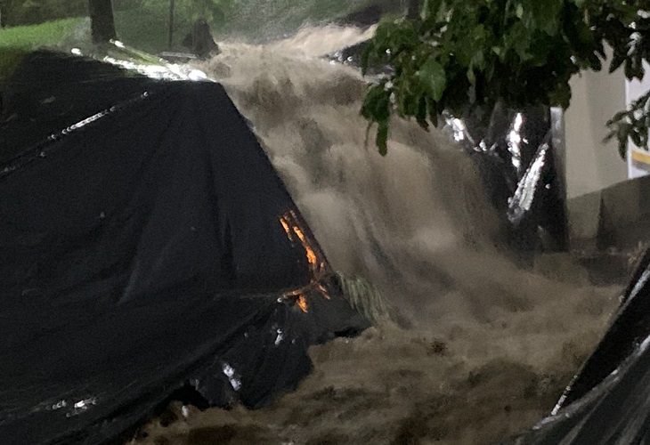 La Loma Del Indio sufrió tremenda inundación tras aguacero en Medellín