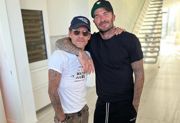 Marc Anthony descansa con los Beckham mientras critican su aspecto