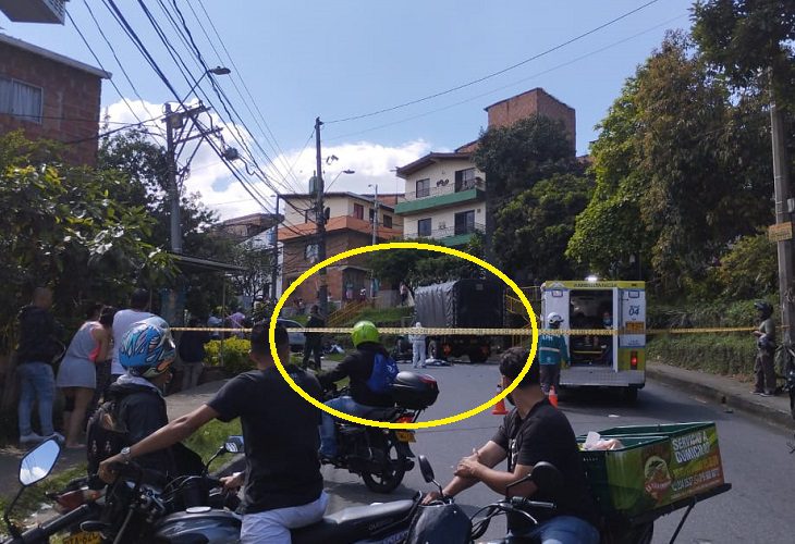 Muere motociclista tras chocar con camión en Robledo Villa Flora