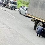 Muere motociclista que quedó debajo de un camión en la Autopista sur