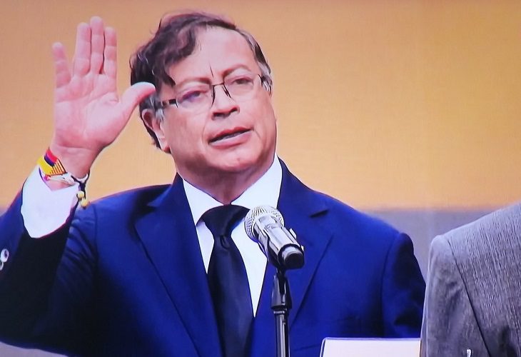 Gustavo Petro pide la espada de Bolívar en su primera orden como presidente