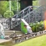 Identifican a hombre que prendió dos motos del Ejército en el Puente de la 4Sur