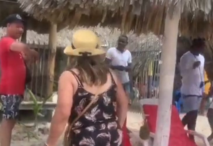 A turistas ecuatorianos les cobraron una millonada por dos mojarras, en Barú