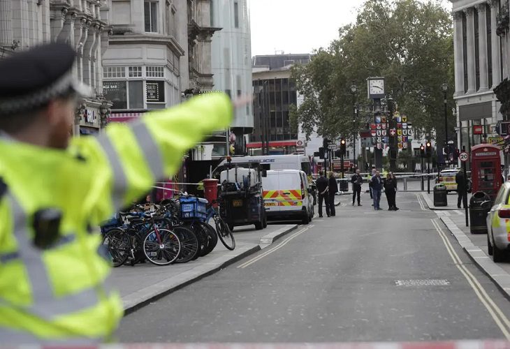 Apuñalados dos policías en el centro de Londres
