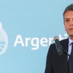 Argentina fija dólar soja a 200 pesos en busca de 5.000 millones de dólares