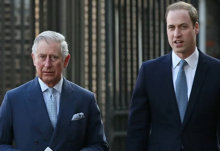 Carlos y Guillermo viajan a Balmoral para estar con la reina Isabel II