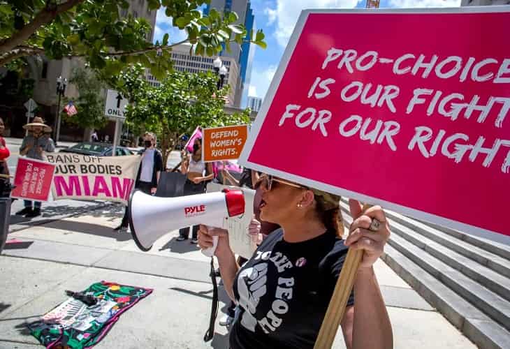 Clínicas de abortos de Florida desafían multa por falta en período de espera