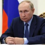 Decenas de diputados municipales rusos apoyan la petición de dimisión de Putin