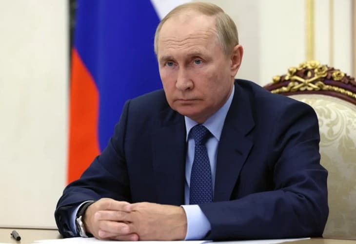 Decenas de diputados municipales rusos apoyan la petición de dimisión de Putin