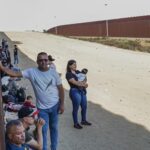 Detienen a migrantes en intentos de cruce a EEUU por la fronteriza Tijuana