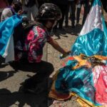 Guatemala celebra su independencia en medio de tragedia y de manifestación