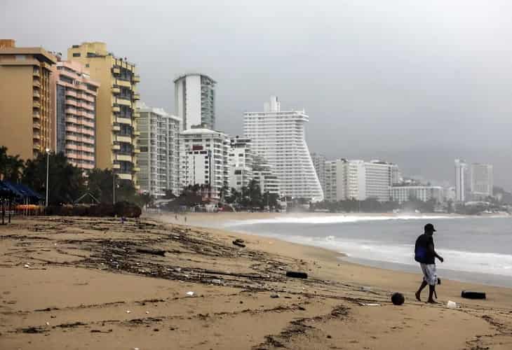 Kay se intensifica a huracán categoría 1 en el Pacífico mexicano