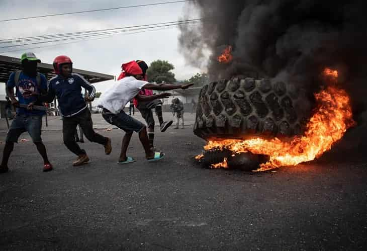 La tensión crece en Haití con saqueos y violentas protestas contra el Gobierno