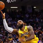 LeBron inicia su año 20 en la NBA con el récord de Abdul-Jabbar al alcance