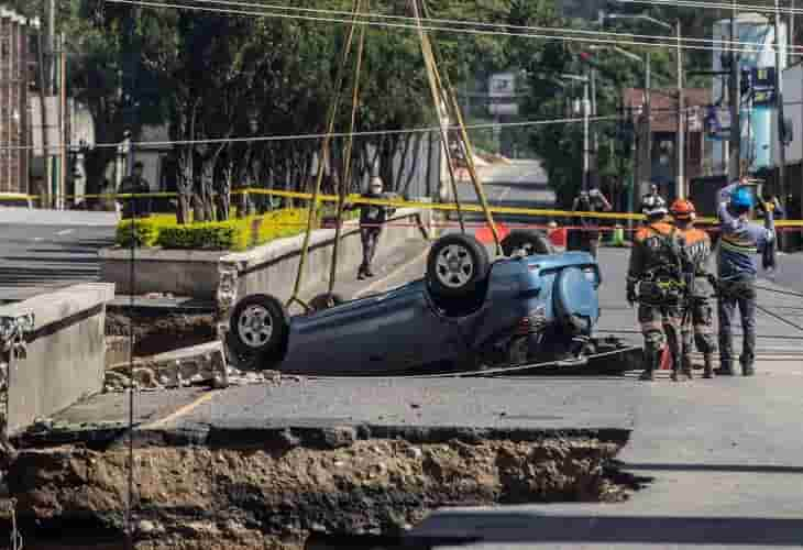 Localizan los cuerpos de dos mujeres desaparecidas en el hundimiento en Guatemala