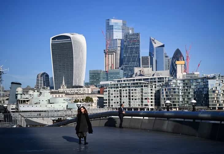 Londres opta por una histórica bajada de impuestos para impulsar la economía (1)