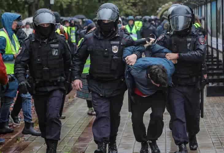 Más de 680 detenidos en nuevas protestas contra la movilización de Putin