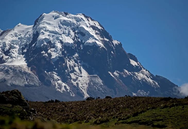 Mueren ocho turistas cuando ascendían a volcán en península rusa de Kanchatka