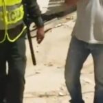 italiano- Ladrones disfrazados de policías se robaron una fortuna de una casa en Bello