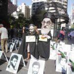 Suben a 35 los muertos en las protestas de Irán, según la televisión estatal