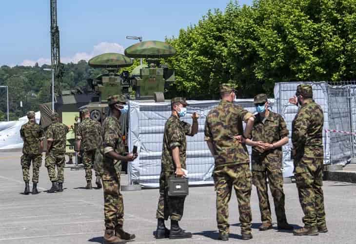 Suiza se plantea incluir a las mujeres en el servicio militar obligatorio