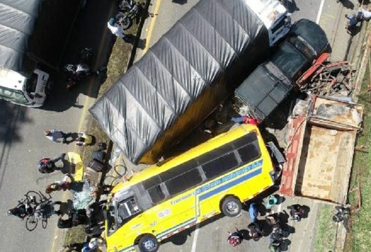 Un muerto tras brutal accidente múltiple en la Medellín - Bogotá