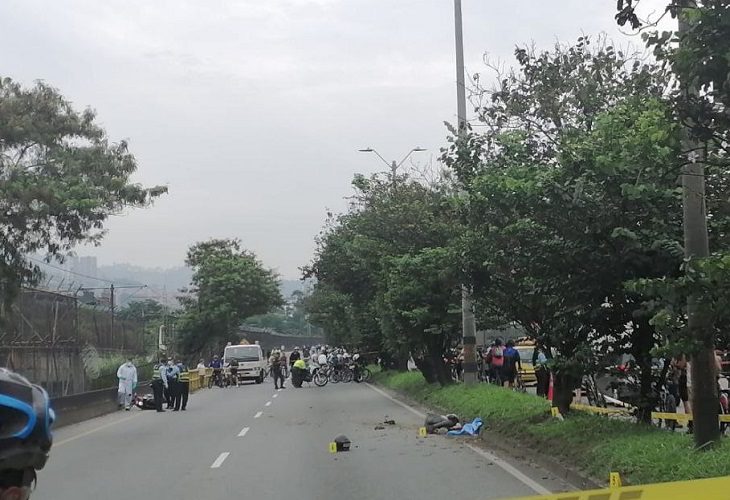 Pareja sufre brutal accidente en moto en la Autopista Sur y uno de ellos muere