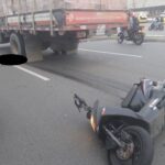 Un motociclista murió debajo de las llantas de un camión, en Envigado