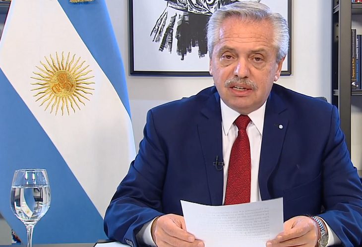 Presidente argentino confirma que arma que apuntó a Kirchner tenía 5 balas