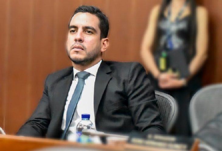 Alex Flórez recapacita y se disculpa: "sí debemos ser ejemplo"