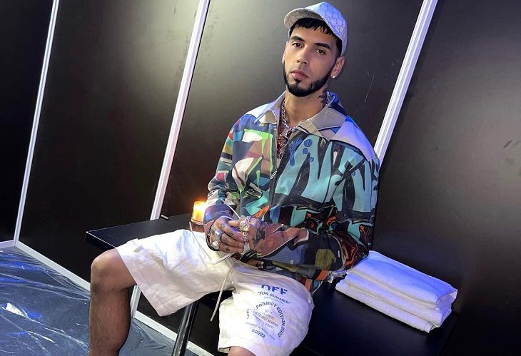 Anuel AA afirma que les pagan a mujeres para que digan que salen con él