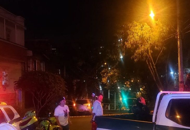 Medellín: En el barrio Buenos Aires asesinaron a una persona que iba en un Mazda