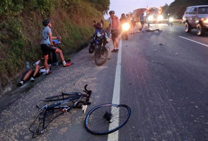 Un grupo de ciclistas fue arrollado por camioneta en la vía Turbaco
