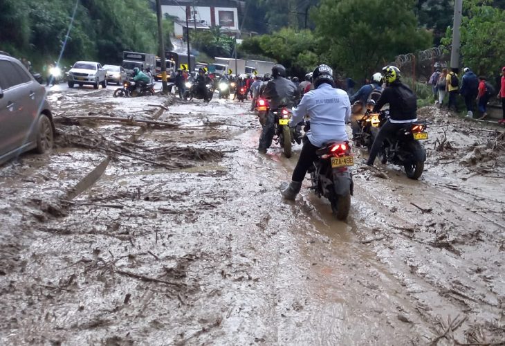 Desbordamiento de quebrada provocó cierre total en la autopista Medellín-Bogotá