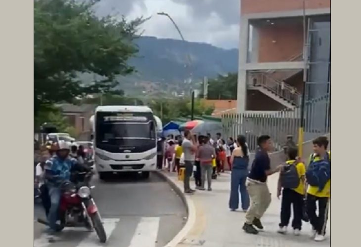 Por bullying, niña se lanza del piso 3 del colegio Gabriel García Márquez