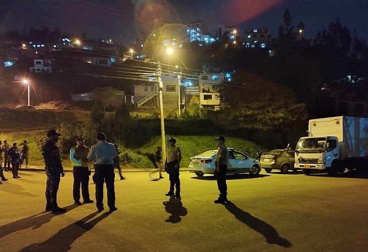 Explotan carga explosiva en carro estacionado cerca de la cárcel de Loja