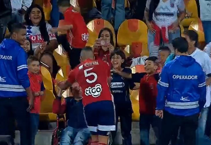 celebración de Andrés Cadavid con hinchas discapacitados del DIM
