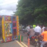 30 heridos tras volcamiento de una chiva en la vía Tubará, Atlántico