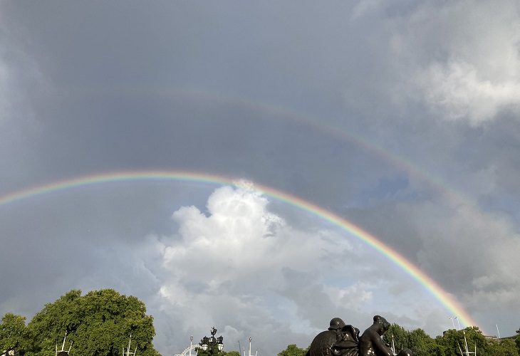 Un arcoíris apareció afuera del Palacio de Buckingham en la muerte de la reina