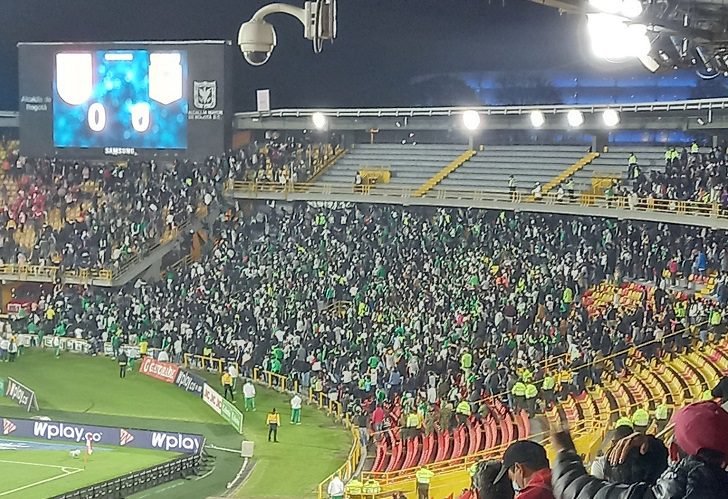 Méndez, presidente de Santa Fe,rompe promesa sobre hinchas de Nacional: "nuestra hinchada no llena el estadio"