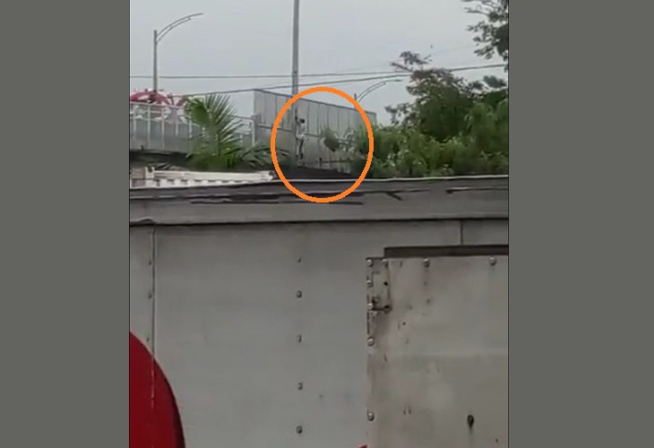 Hombre cae desde un puente a la vía del metro de Medellín