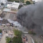INCENDIO: Ardieron varios locales en la galería de Siloé, Cali, este domingo