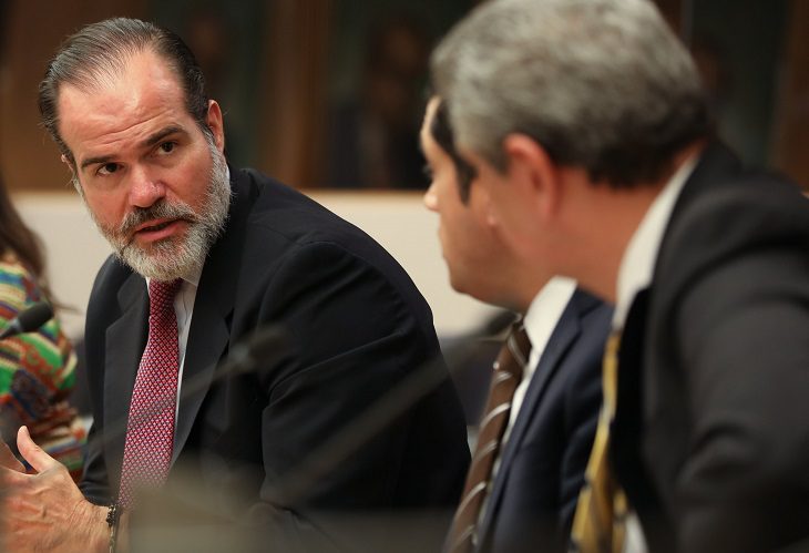Claver-Carone podría ser destituido del BID por "asuntos sentimentales"