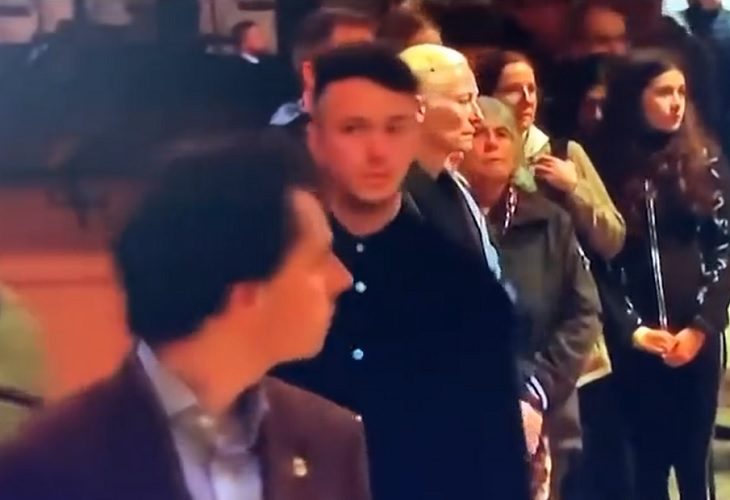 Tilda Swinton aparece en la extensa fila para despedirse de la reina Isabel II