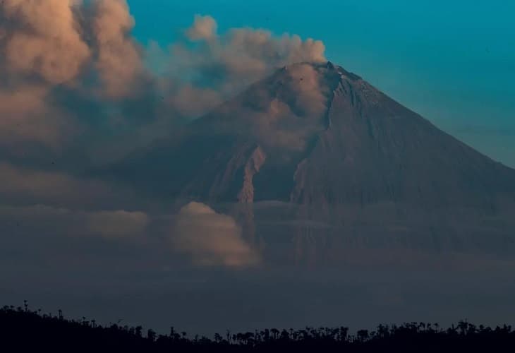 Advierten de la posible caída de ceniza volcánica en tres provincias de Ecuador