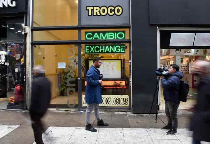 Argentina niega “incertidumbre” tras la adopción de nuevos tipos de cambio